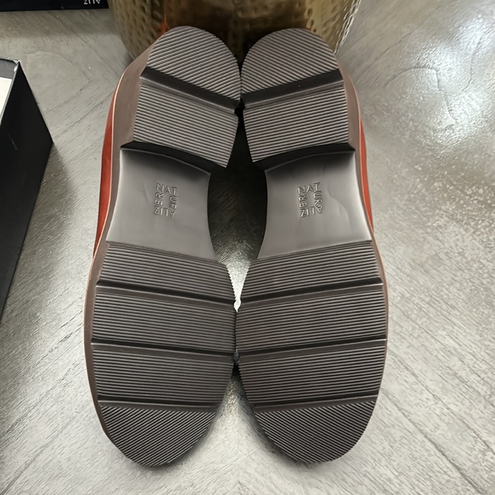 NATURALIZER Darry Lug Sole Loafers - Picture 3 of 11